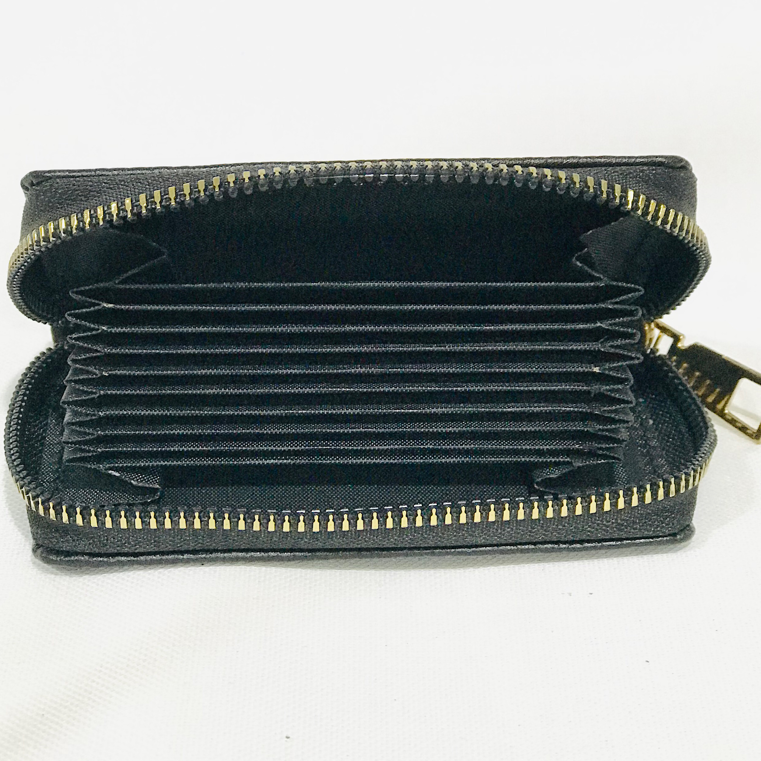 جاکارتی دور زیپ